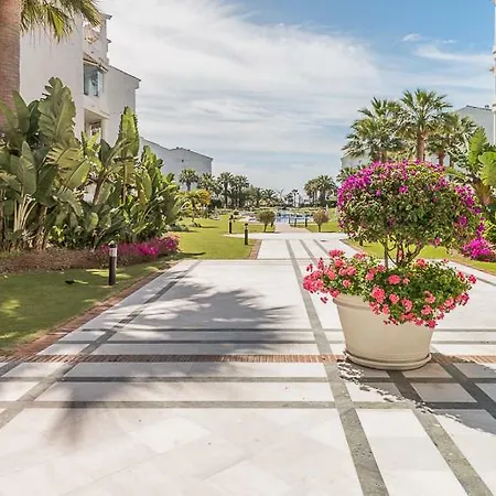 Front In Puerto Banus Apartamento *